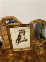 Picture of an owl and two mirrors
