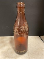 Brown coca- cola bottle