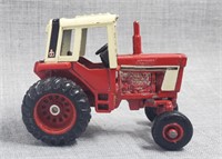International 1086 tractor