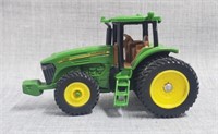 John Deere 7820 tractor