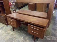 Superb Teak G Plan Vanity Dresser with Panoramic