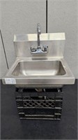 S/S SINGLE WELL WALL MOUNT HAND SINK W FAUCET