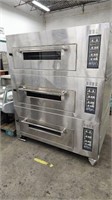 S/S 3 DECK COMMERCIAL ELECTRIC OVEN ON WHEELS