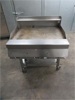 GARLAND 36" S/S C/T GAS FLAT TOP GRILL W STAND