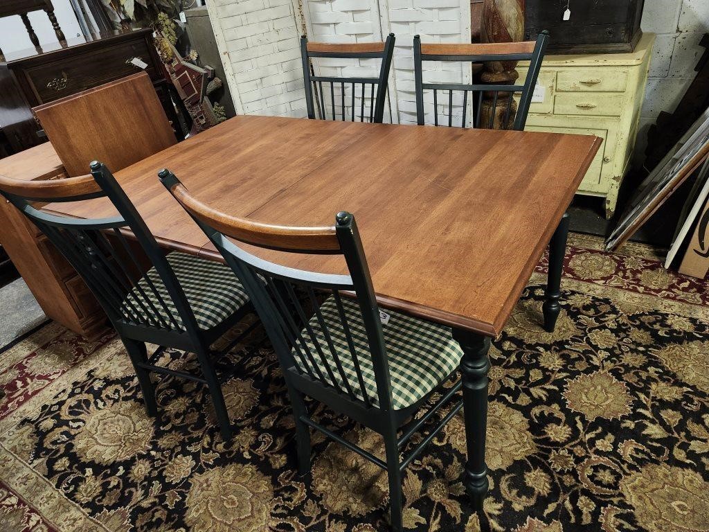 Dining Room Table w Leaf & 4 Chairs40" x 62 - 83"