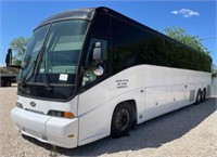 2000 Motor Coach Industries Bus