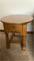 Oval top End Table 22x25x21