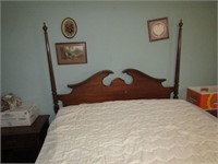 LANE 6 FT POSTER BED W/ FINIAL TOPS - QUEEN SIZE