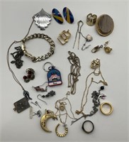 Odds & Ends Jewelry Lot
