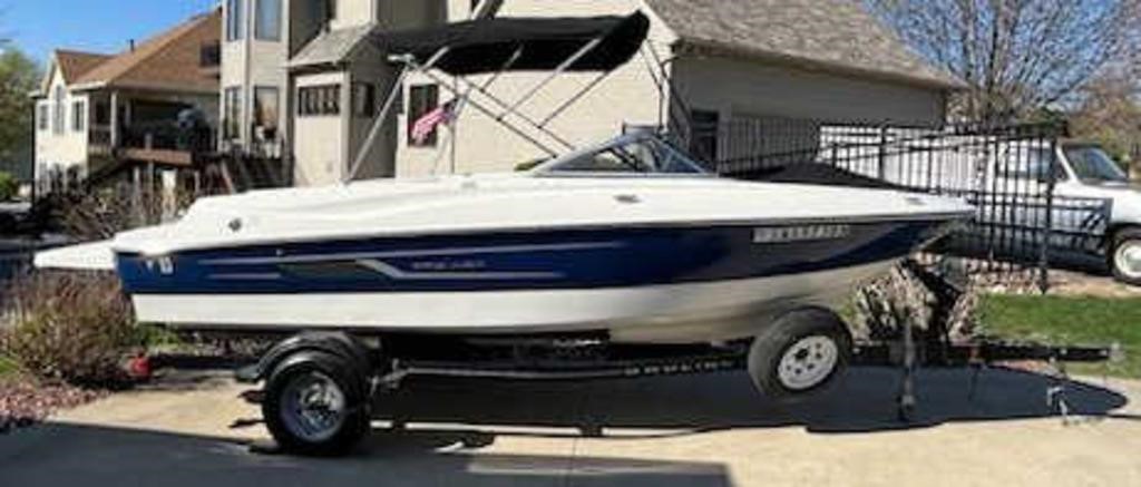 2014 Bayliner Boat, 9 Passenger