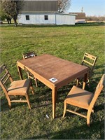 Extendable Table With 4 Chairs