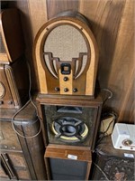 Old Tube Radio and 2 Speakers