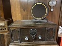 Magnavox Radio with External Speaker
