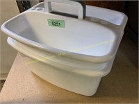2 Cleaning supplies caddy