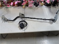Discovery 1100 Model Metal Detector with