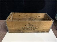 THE CITY BANANA CO. PITTS. PA - WOOD CRATE 32" L
