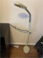 VERILUX LAMP WITH MAGNIFIER