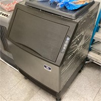 MANITOWAC COMMERCIAL ICE MACHINE, GOOD CONDITION