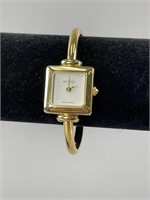 Ladies Gucci 1900L Gold Tone Bangle Wrist Watch