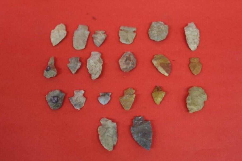 20 Native American Arrowheads & Spearpoints