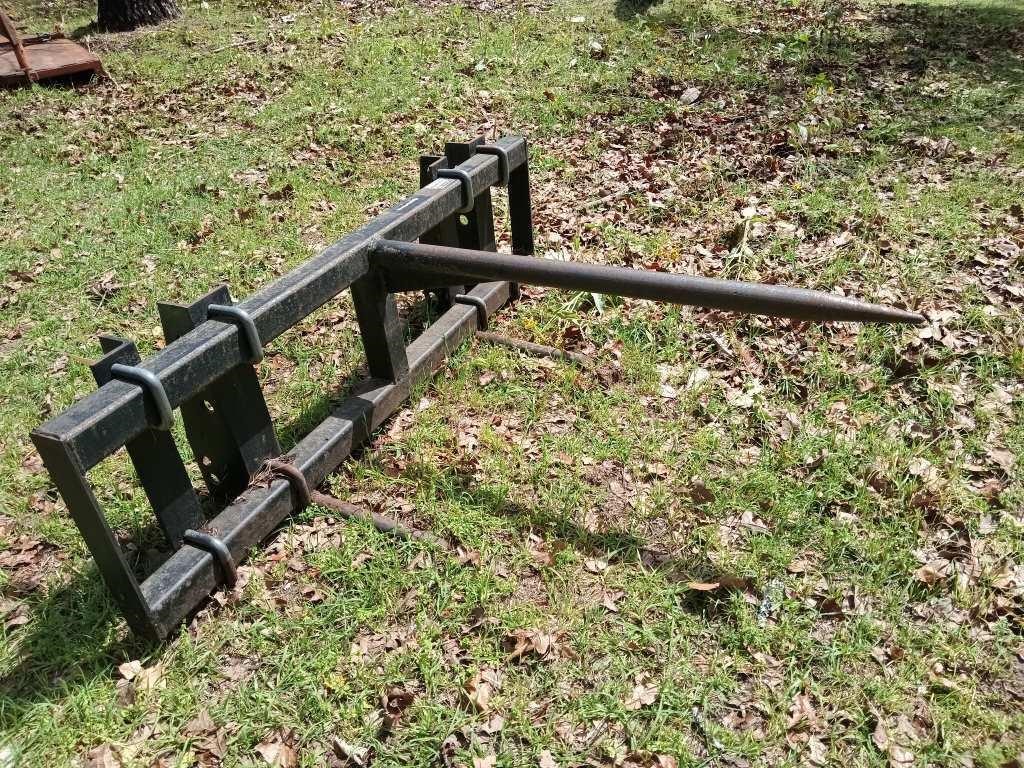 Hay spear for loader