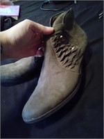 Womens shoes size 10