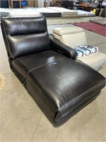 LOT#6) BLACK LEATHER RIGHT ARM FACING CHAISELOUNGE