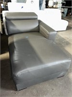 LOT#5) GREY LEATHER RIGHT ARM FACING CHAISE LOUNGE