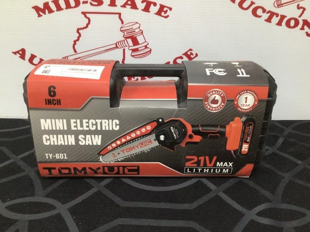 Tomy Vic 6in Mini Electric Chainsaw 21V Max
