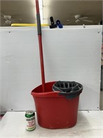 O-Cedar mop and bucket