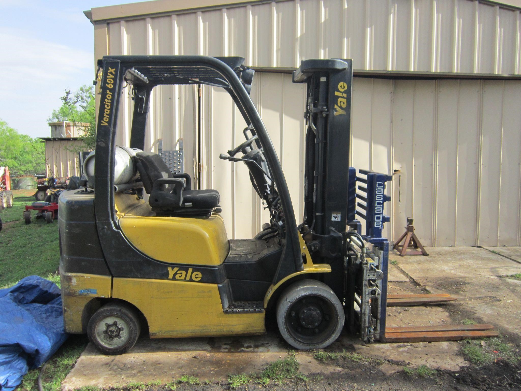 YALE FORK LIFT-60VX-HAS SCISSORS-WORKS GREAT-NO LE