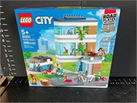 Lego city family house, new sealed