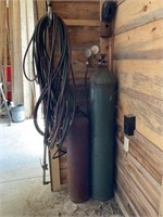 OXYGEN AND ACETYLENE TANKS WITH LEADS