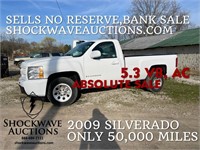 2009 Chevy SILVERADO ONLY 52K MILES.  GREAT TRUCK