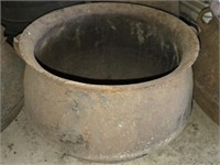 Large Vintage Cast Iron Kettle Pot w Chipped Rim