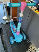 Jetson frozen kids scooter brand new has damage