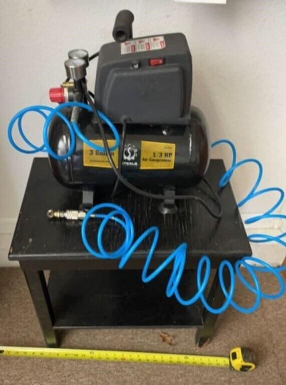 3 Gallon Steele 1/3 hp air compressor w stand