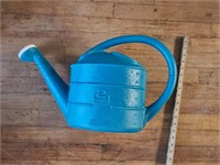 Rubbermaid 2 Gallon Watering Can