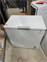 Midea 7.2 Cu.Ft. Chest Freezer, Used