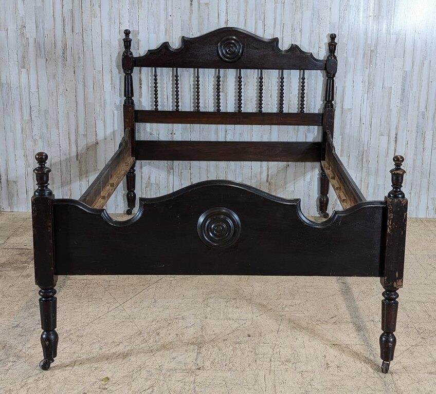 Antique Spindle Wooden Full Size Bed