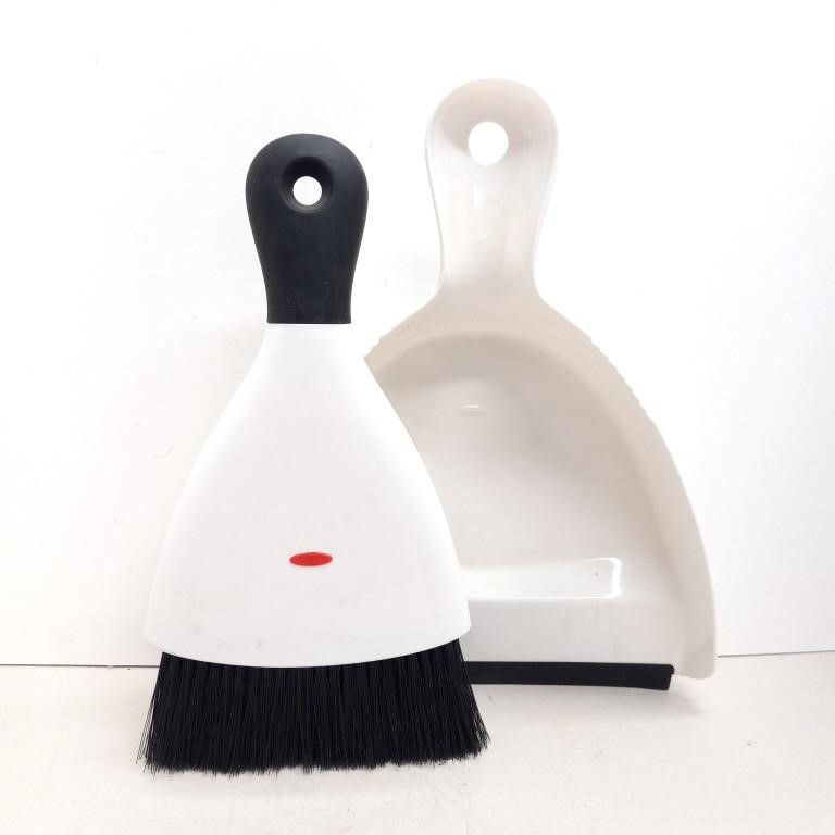Hand broom and dust pan white
