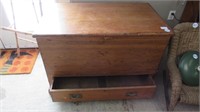 5 BOARD BLANKET BOX W/SINGLE DRAWER IN THE BOTTOM