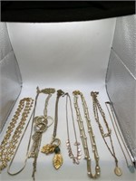 NECKLACE LOT OF 8