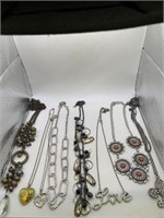 NECKLACE LOT OF 8