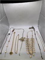 NECKLACE LOT OF 8