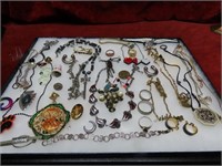 Assorted jewelry lot.