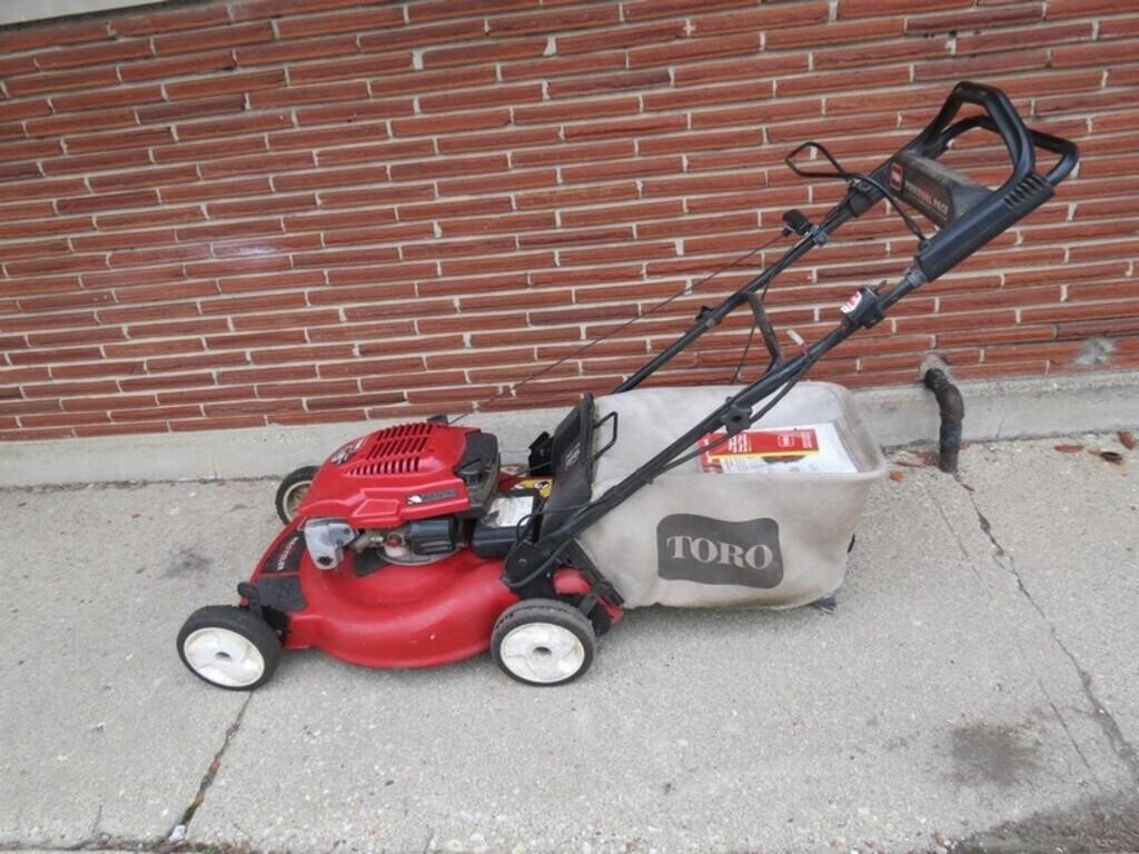 Toro 22" rear driver lawn mower w/bagger.