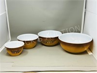 4 pc Old Orchard pyrex mixing bowls