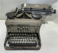 ROYAL Typewriter for Repair or Decorative Purposes