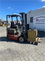 Nissan 4,000 Ib Electric Forklift